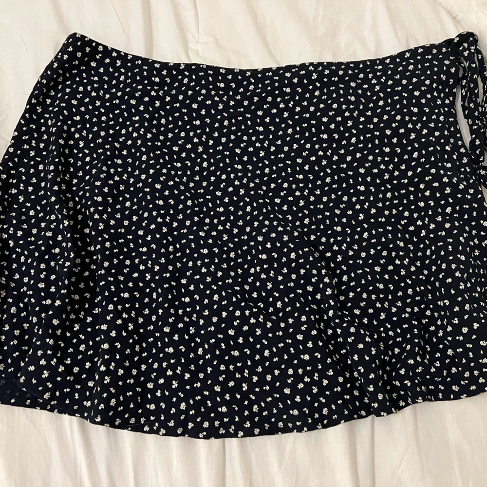 Brandy Melville Black wrap Around Skirt - one size